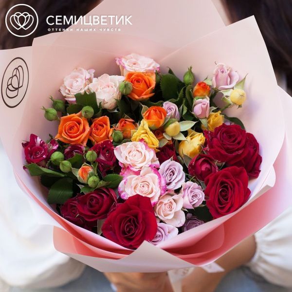Букет из 9 кустовых роз 40 см микс (Кения) в розовой пленке