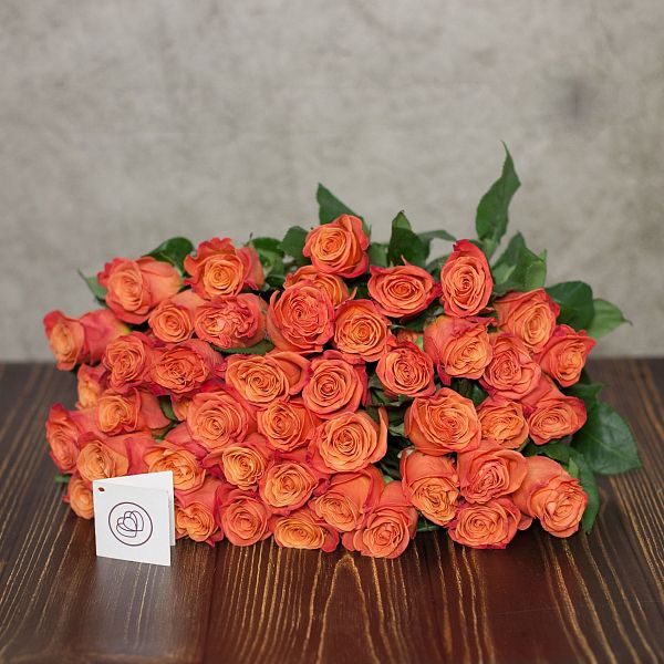 Оранжево-красные розы Orange Crush 60 см (Эквадор)