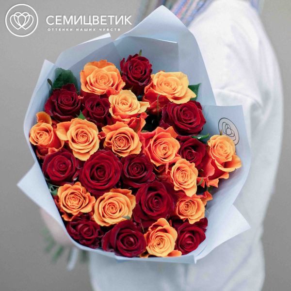 Букет из 25 красных и красно-желтых роз 70 см (Россия)