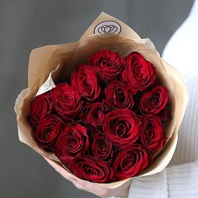 Букет из 15 красных роз Ever Red 50 см (Кения)