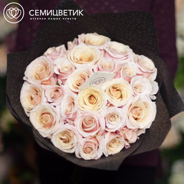 Букет из 25 нежно-розовых роз Mother of pearl 50 см (Эквадор)