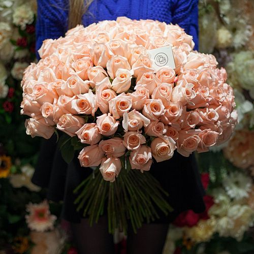 Розовые розы Engagement 50 см (Эквадор)