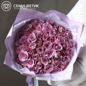 Букет из 51 сиреневой розы 35 см (Кения) в сиреневой упаковке