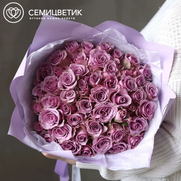 Букет из 51 сиреневой розы 35 см (Кения) в сиреневой упаковке