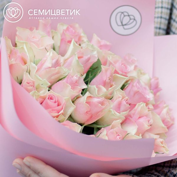 Букет из 25 розовых с фисташковой каймой роз 40 см (Кения)