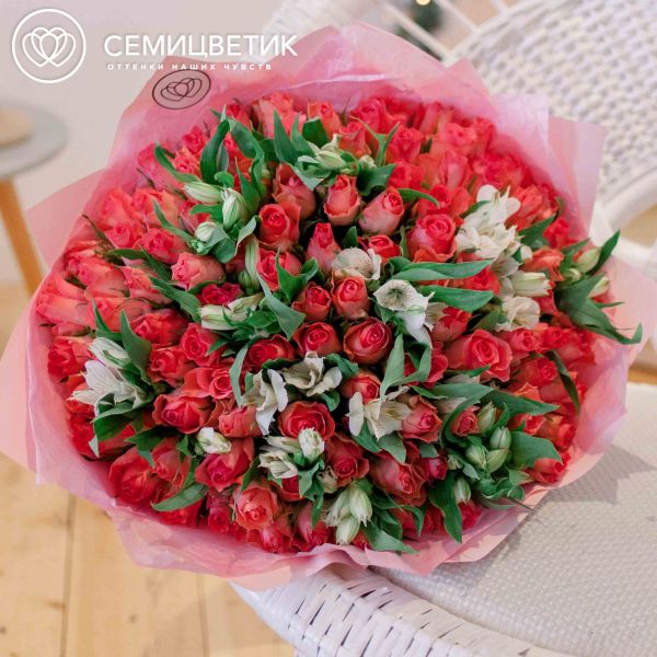 Букет из 101 розовой розы 40 см (Кения) и 10 альстромерий