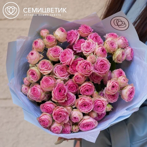 Букет из 9 розовых кустовых пионовидных роз 60 см (Россия)