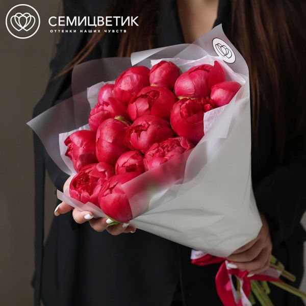 Букет из 15 ярко-розовых пионов Command Performance Premium