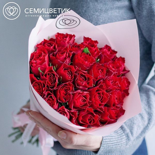 Букет из 25 красных роз 40 см (Кения) в розовой пленке