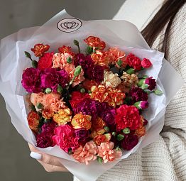 Букет из 25 кустовых гвоздик микс