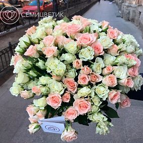 Букет из 25 белых и кремовых кустовых роз 40 см (Кения)