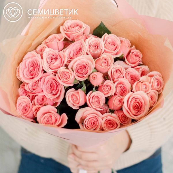 Букет из 11 розовых кустовых роз 40 см (Эквадор)