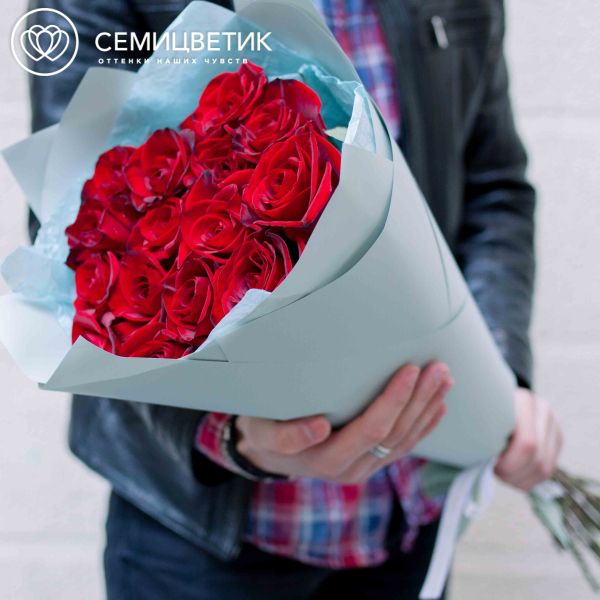 Букет из 15 красных с темной каймой роз Магия 80 см (Россия)