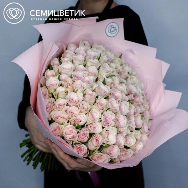 Букет из 101 нежно-розовой розы 40 см (Кения) в розовой пленке