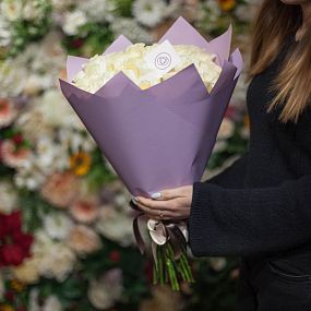 Букет из 25 кремовых роз Creme de la Creme 50 см (Эквадор)