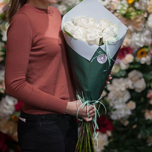 Белые розы Vendela 70 см (Эквадор)