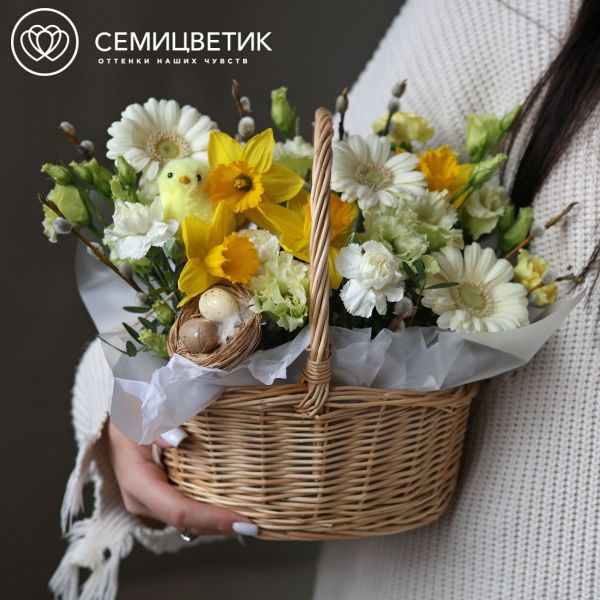 Пасхальная композиция с цыпленком