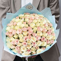Букет из 101 белой и нежно-розовой розы 30 см (Кения)