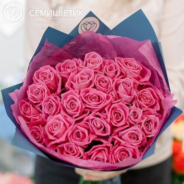 Букет из 25 розовых роз 35-40 см (Россия)