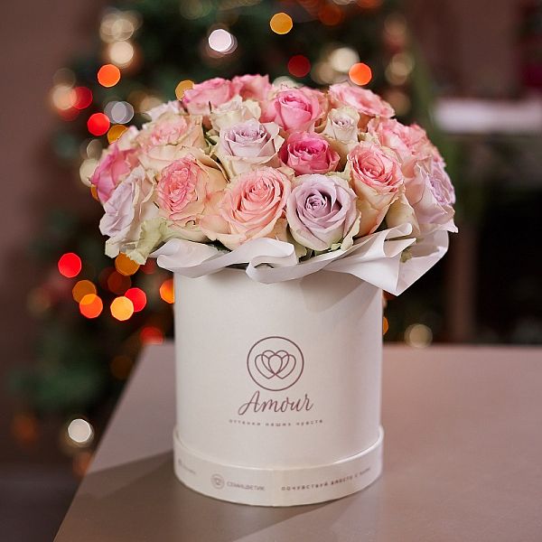 Шляпная коробка Amour Mini с 29 розами микс (Кения) Premium