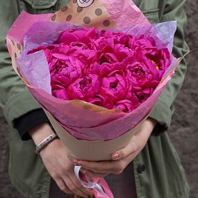 Букет из 19 малиновых пионов Standart