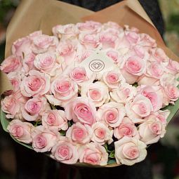 Букет из 51 нежно-розовой розы Nena 50 см (Эквадор)