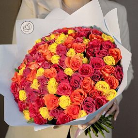 Букет из 101 розы 35-40 см микс (Кения) в голубой пленке