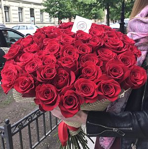 Букет из 51 красной розы Freedom 80 см (Эквадор)