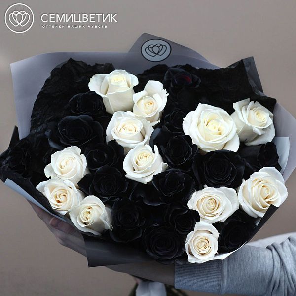Букет из 25 белых и черных роз 60 см (Эквадор)