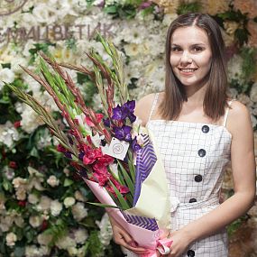 Букет из 15 гладиолусов