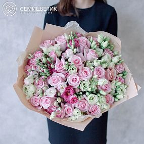 Большой букет  из 17 белых лизиантусов и 25 розовых роз Jessika