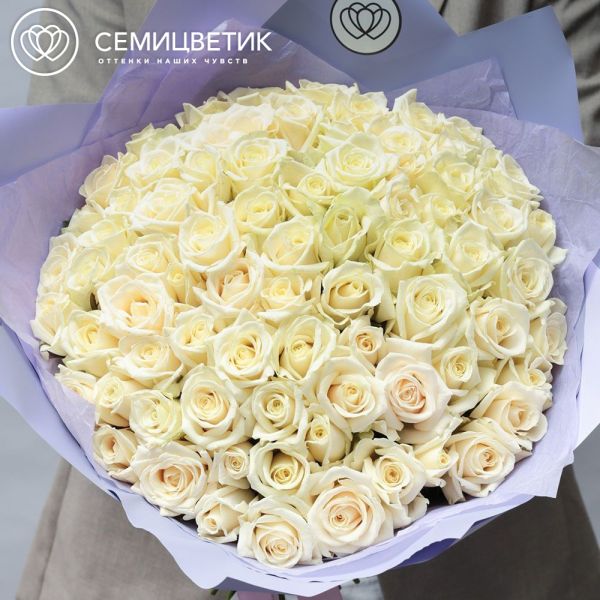 Букет из 75 белых роз 40 см (Россия) в сиреневой пленке