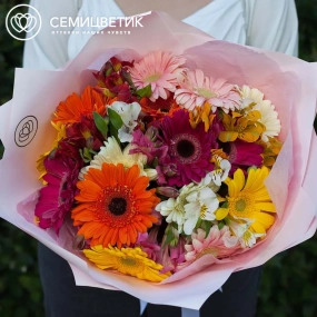 Букет из 15 гербер микс и 10 альстромерий микс в розовой пленке