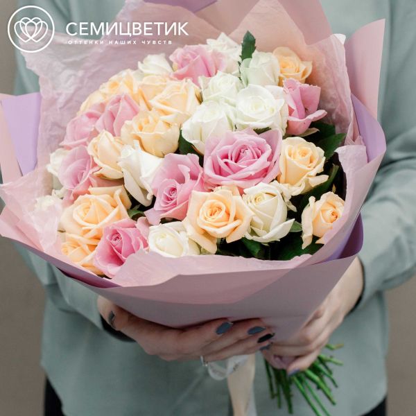 Букет из 35 роз 40 см нежный микс (Россия)