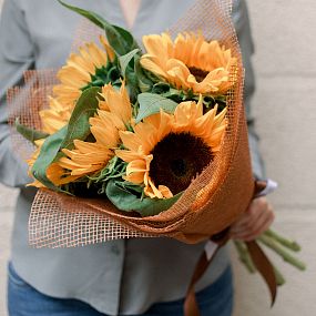 Букет из 5 подсолнухов