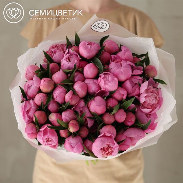 Букет из 51 ярко-розового пиона Standart Plus