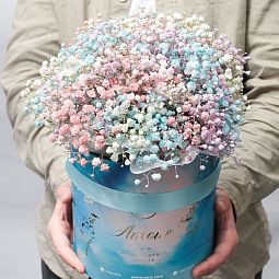 Букет в голубой шляпной коробке Amour Mini из 9 гипсофил микс