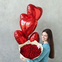 Набор на день рождения: красные розы, шары и открытка