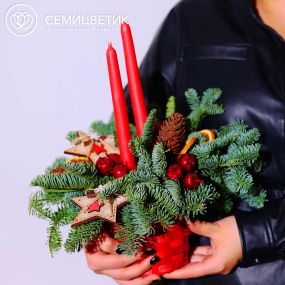 Новогодняя корзинка в красных тонах