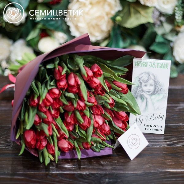 Букет из 51 малинового тюльпана