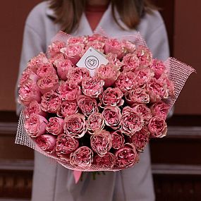 Букет из 51 розовых пионовидных роз Love Me Tender 40 см