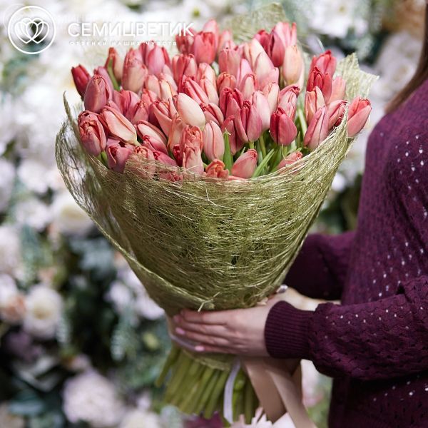 Букет из 101 кораллового тюльпана