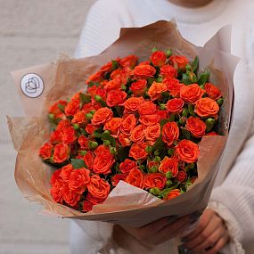 Осенний букет  из 23 оранжевых кустовых роз 40 см (Кения)