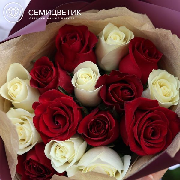 Букет из 15 красной и белой розы 40 см (Кения)