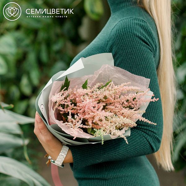 Букет из 15 астильб микс