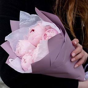 Букет из 5 розовых пионов Premium
