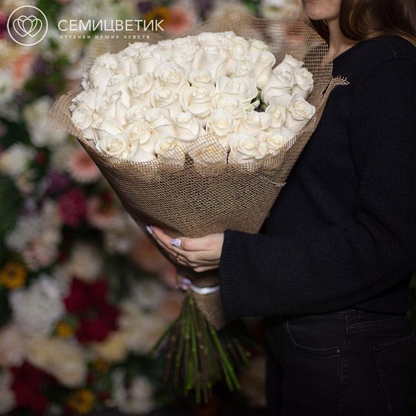 Букет из 51 белых роз Vendela 70 см (Эквадор) в натуральной упаковке