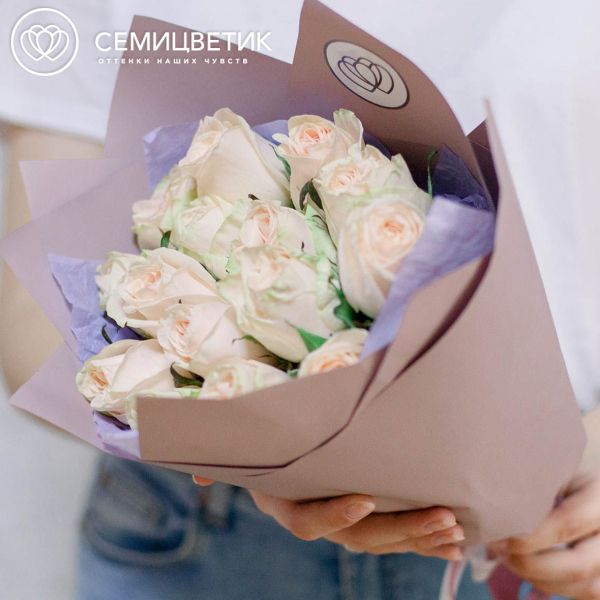 Букет из 15 кремовых пионовидных роз Wedding Rose 40 см