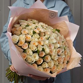 Букет из 101 белой и кремовой розы 40 см (Кения)