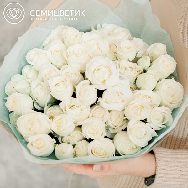 Букет из 15 белых кустовых роз 40 см (Эквадор)